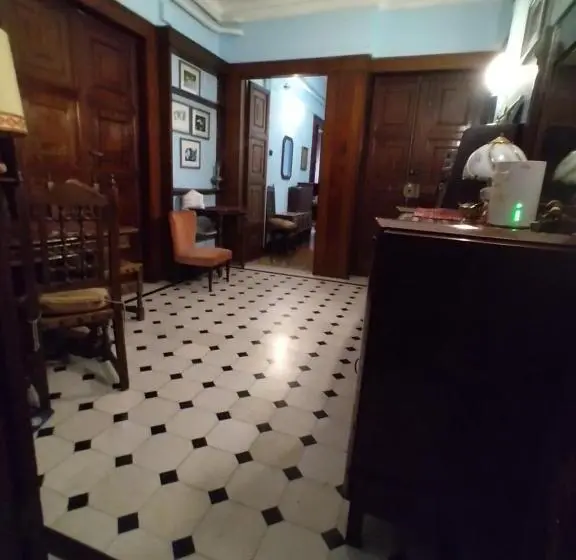 اتاق خانوادگی, B&b Amarantha Gothica Genoa