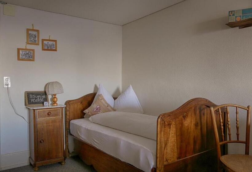 חדר סטנדרט לשלושה עם חדר אמבטיה משוף, Berghotel Schynige Platte