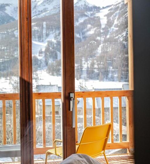 غرفة ديلوكس مزودة بشرفة, Hôtel Restaurant Le Monêtier