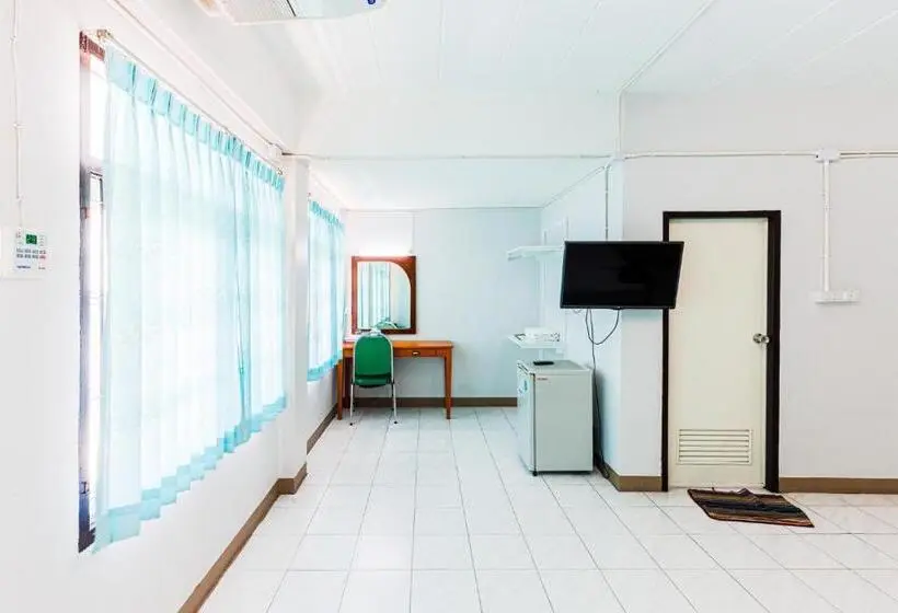 Economy Triple Room, River Hotel The Budget