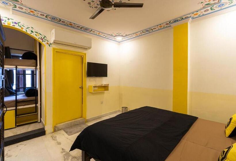 四人豪华间, The Hosteller Jaipur