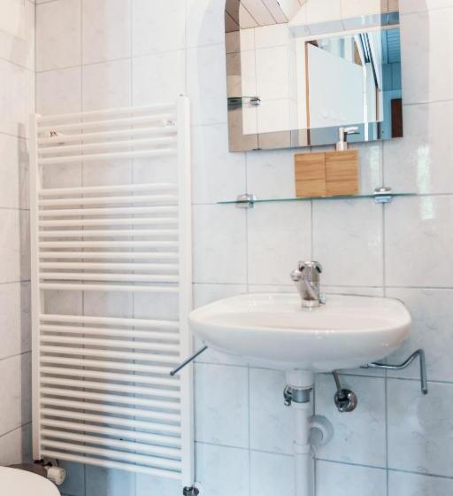 اتاق استاندارد چهار تخته, Lake Villa Lotus