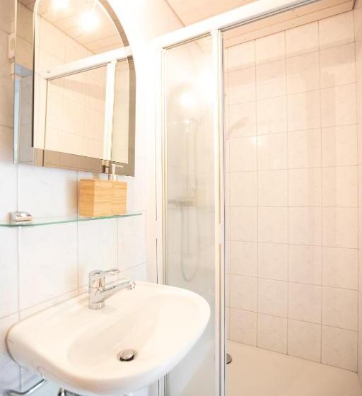 اتاق استاندارد چهار تخته, Lake Villa Lotus