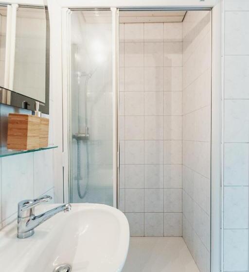 اتاق استاندارد چهار تخته, Lake Villa Lotus