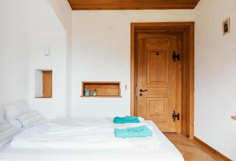 سوییت خانوادگی, Lake Villa Lotus