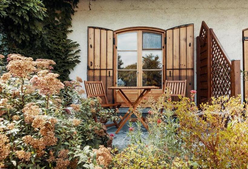 سوییت خانوادگی, Lake Villa Lotus