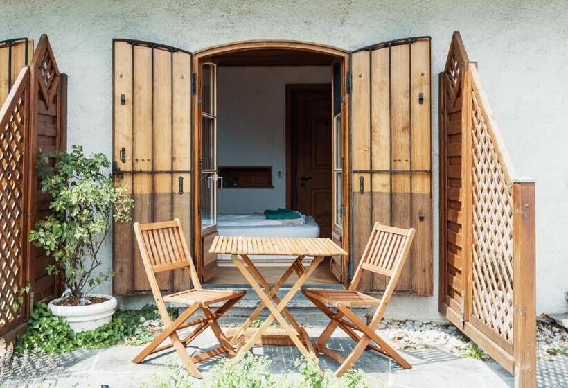 اتاق استاندارد یک نفره, Lake Villa Lotus