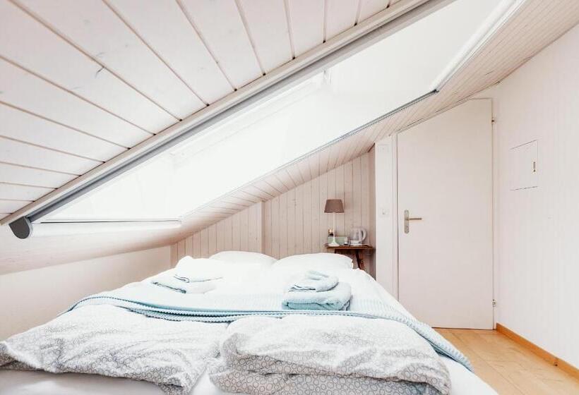 استودیوی استاندارد, Lake Villa Lotus