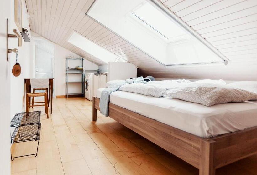 استودیوی استاندارد, Lake Villa Lotus