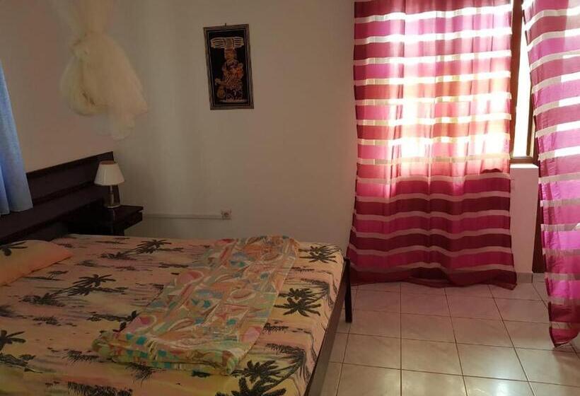 آپارتمان 1 خوابه, Pensão Alcinda Bettencourt 100 Meters To The Beachfront