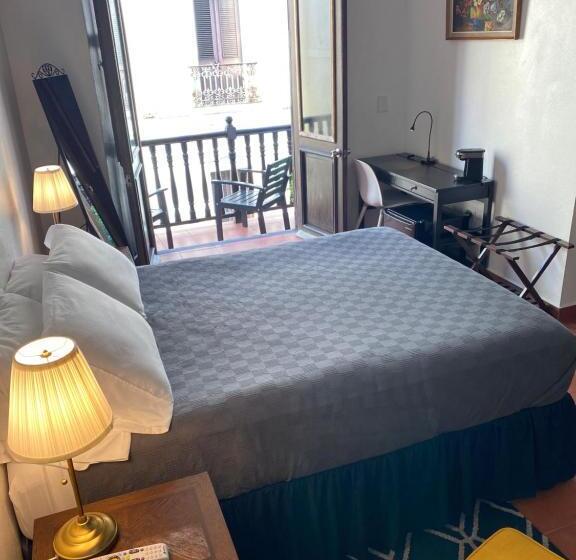 اتاق لوکس با بالکن, 352 Guest House Hotel Boutique