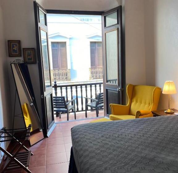 اتاق لوکس با بالکن, 352 Guest House Hotel Boutique