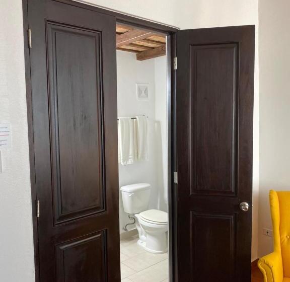 اتاق لوکس با بالکن, 352 Guest House Hotel Boutique