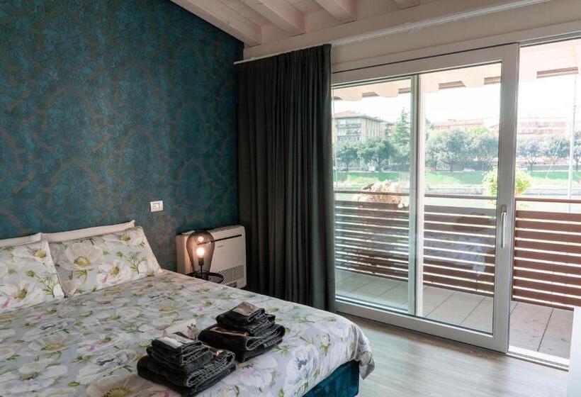 اتاق استاندارد با بالکن, Alla Riva