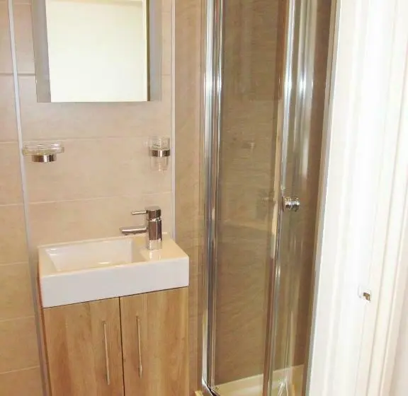 اتاق لوکس با تخت بزرگ, Whitehaven Guest House