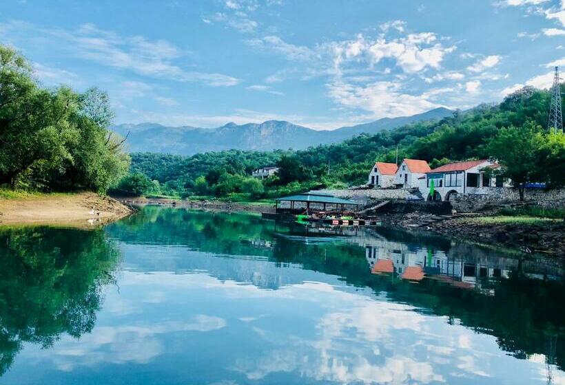 اتاق لوکس, Splav Slap Bungalovi