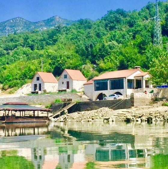 اتاق لوکس, Splav Slap Bungalovi