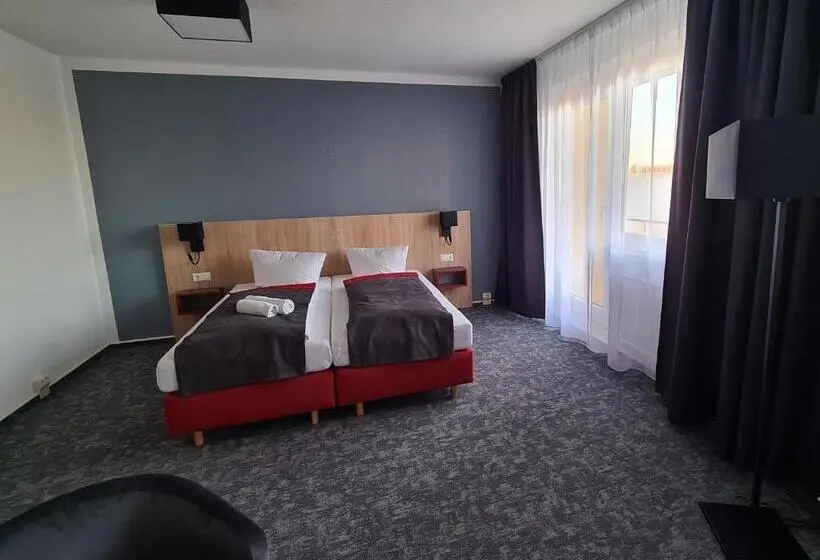 Superior Kolmen Hengen Huone, Hanse Hotel Stendal