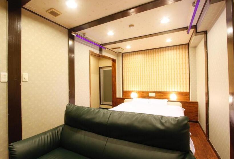 חדר אקונומי, Mio