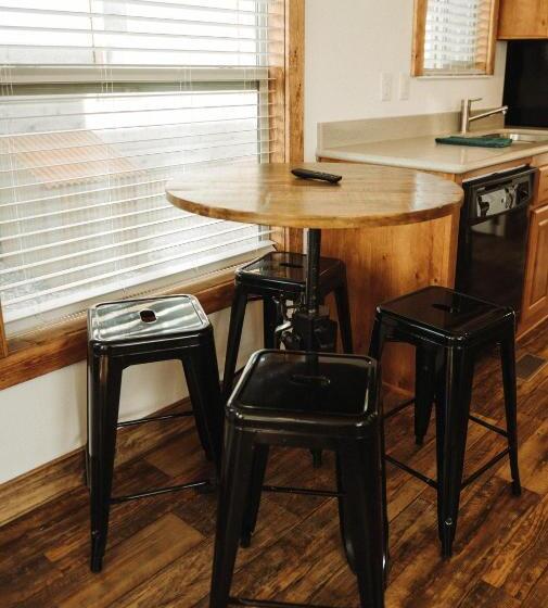 کلبه ییلاقی, Teton Valley Resort