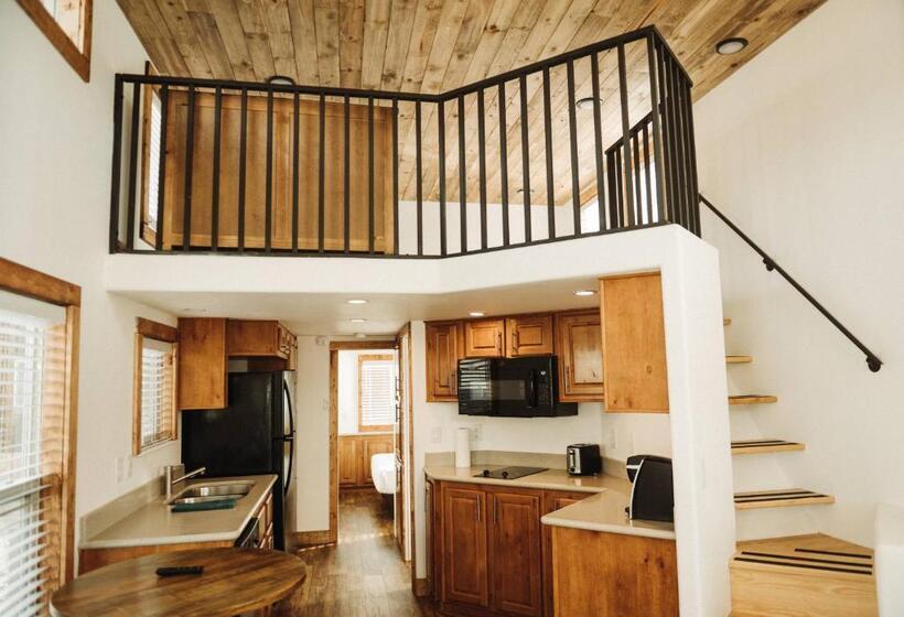 کلبه ییلاقی, Teton Valley Resort