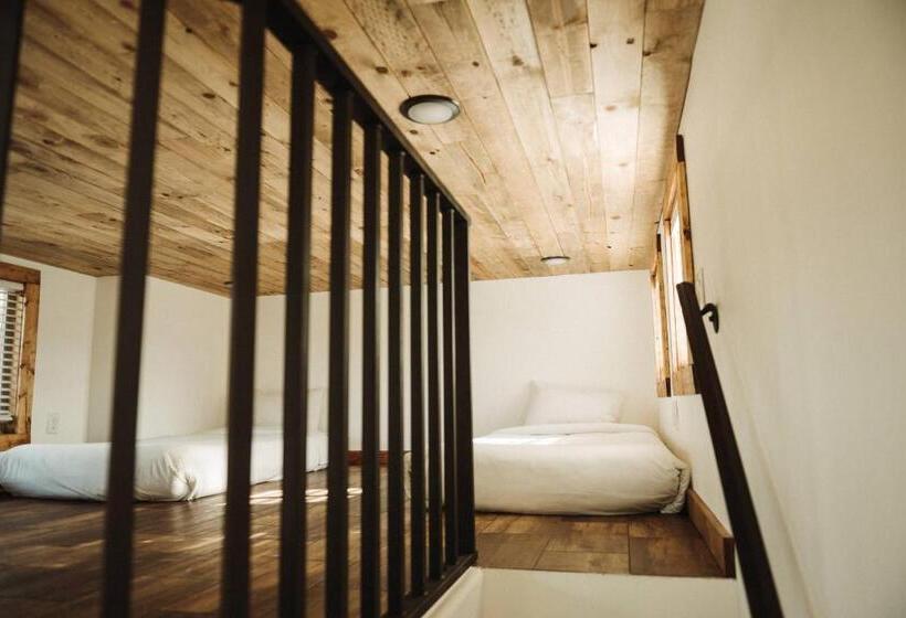 کلبه ییلاقی, Teton Valley Resort