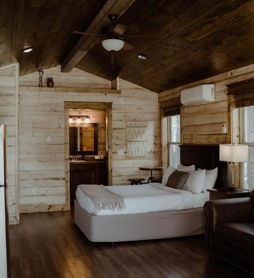 استودیوی استاندارد, Teton Valley Resort