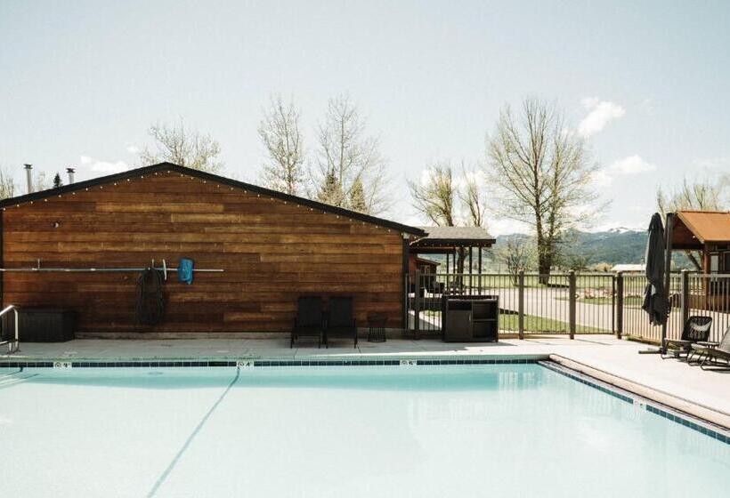 کلبه ییلاقی, Teton Valley Resort