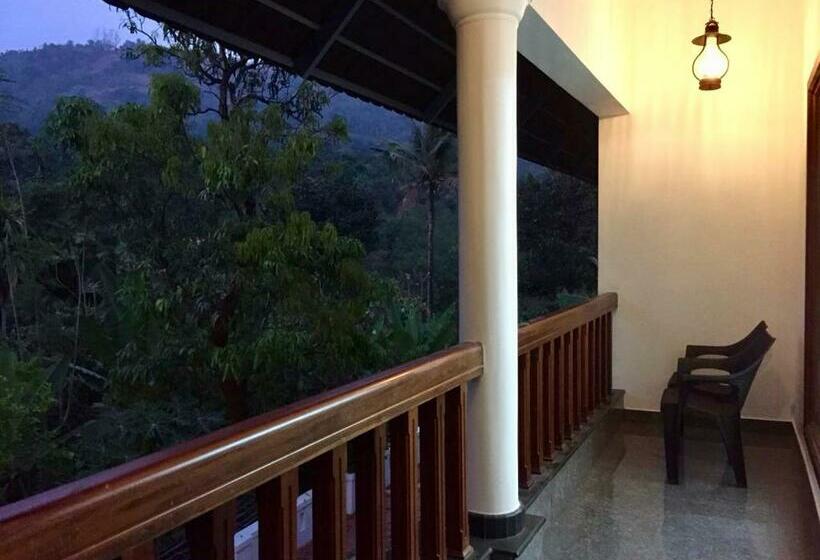 Suite with lake view, Nutmeg Valley