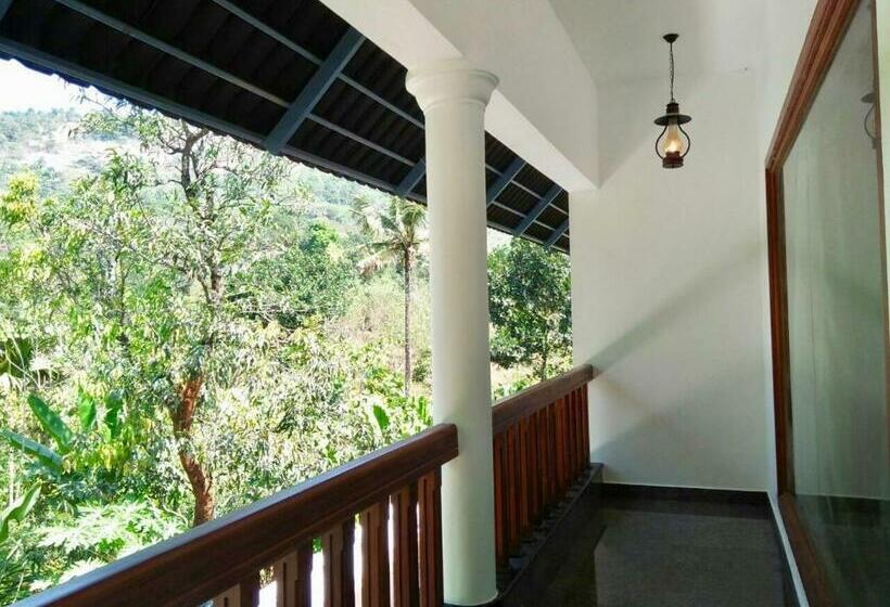 Suite with lake view, Nutmeg Valley