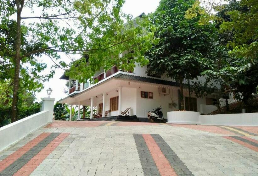 Suite with lake view, Nutmeg Valley