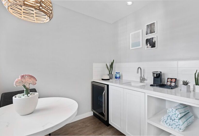 サイドシービューファミリールーム, Sea Sprite Ocean Front