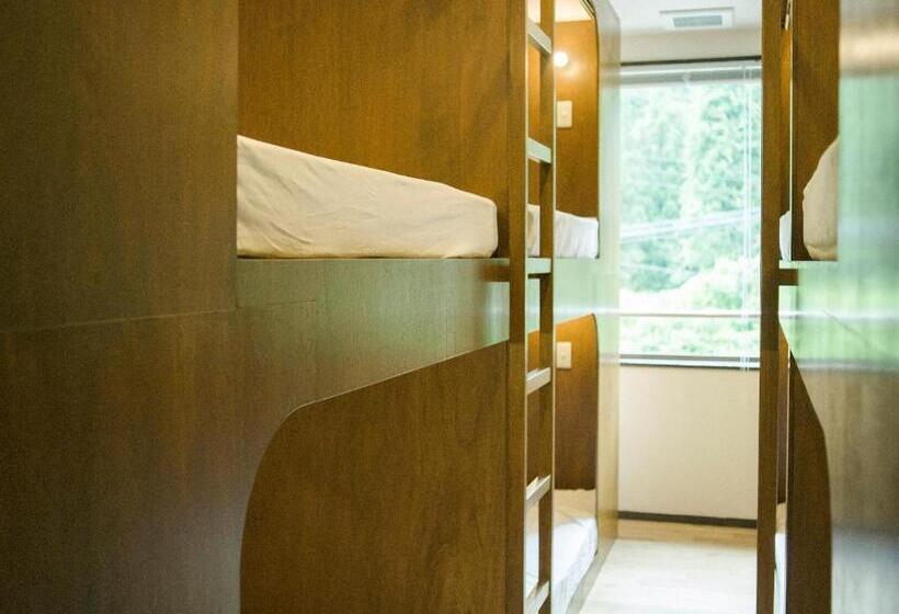 سرير فى غرفة مشتركه, Kamosu Mori