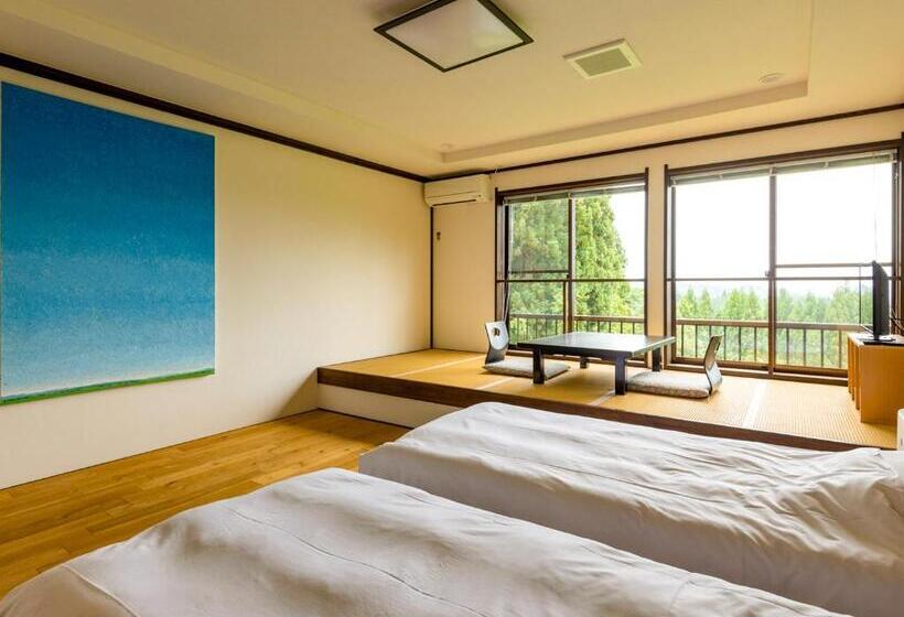 غرفة قياسية حمام مشترك, Kamosu Mori