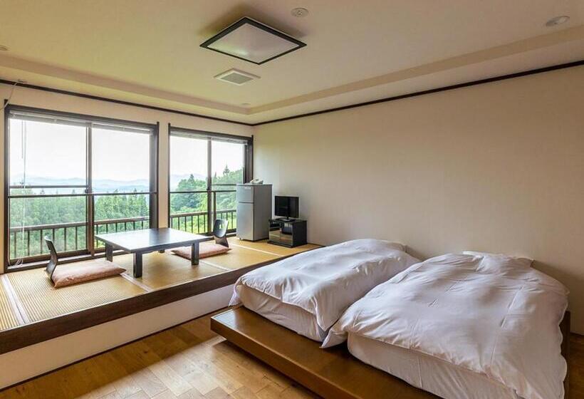 غرفة قياسية حمام مشترك, Kamosu Mori