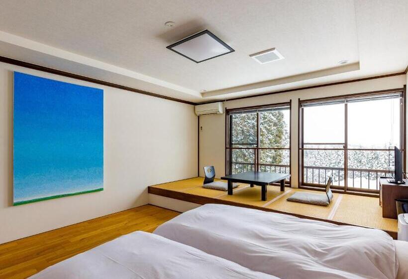 غرفة قياسية حمام مشترك, Kamosu Mori