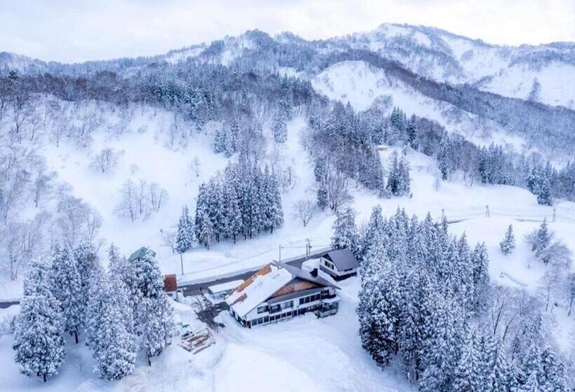 غرفة عائلية حمام مشترك, Kamosu Mori