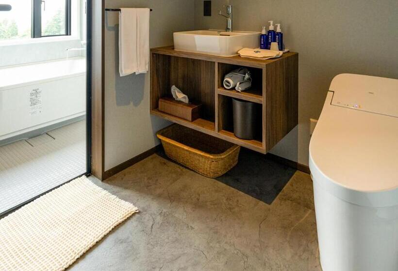 غرفة ديلوكس, Kamosu Mori