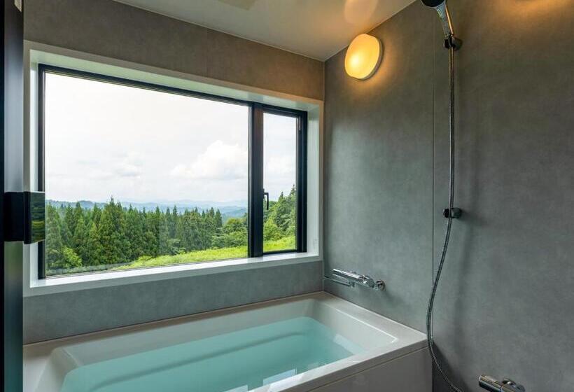 غرفة ديلوكس, Kamosu Mori