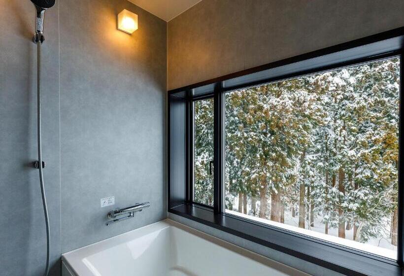 غرفة سوبيريور رباعية, Kamosu Mori