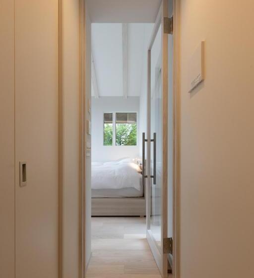 جناح مزود بتراس, Kamosu Mori