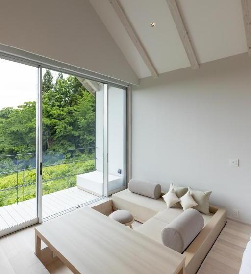 جناح مزود بتراس, Kamosu Mori