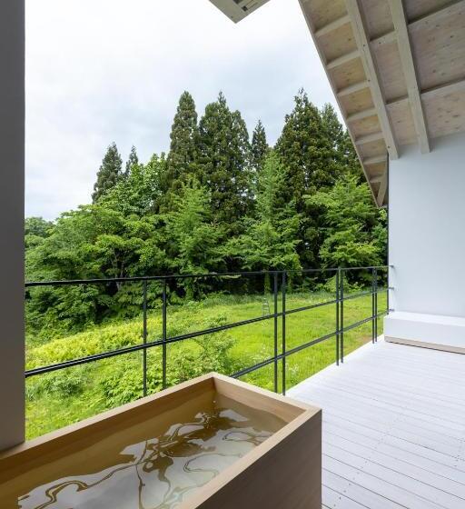 جناح مزود بتراس, Kamosu Mori