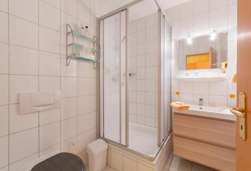 חדר סופריור, Dependance Am Alt Gaarzer Eck