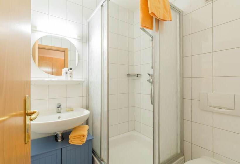 חדר בסיסי, Dependance Am Alt Gaarzer Eck