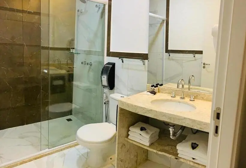 Deluxe Kolmen Hengen Huone, Riellis Center