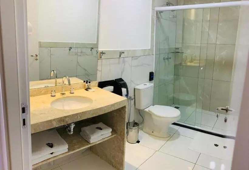 Deluxe Kolmen Hengen Huone, Riellis Center