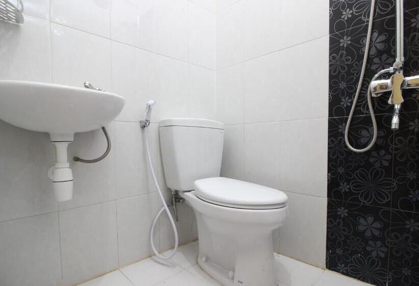 Номер Стандарт, Reddoorz @ Jalan Parangtritis