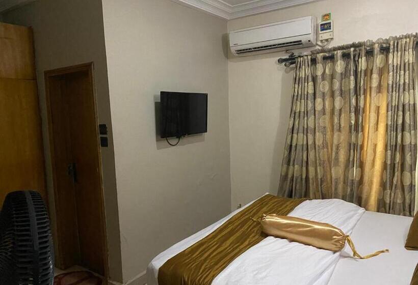 اتاق اکونومی, Nue Crest Hotels & Suites
