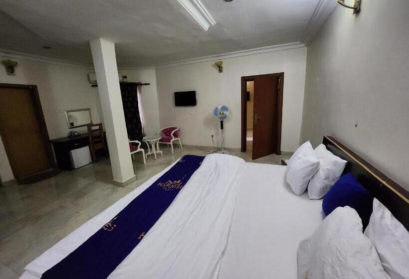 سوئیت با تخت بزرگ, Nue Crest Hotels & Suites